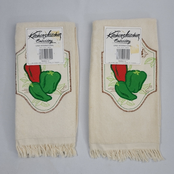 (2) Vtg Kitchen Stitchin Embroidery Peppers Kitchen Towels - Picture 1 of 15